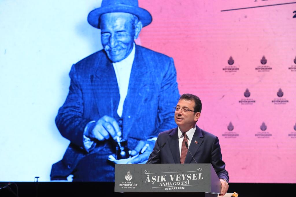 İstanbul'da Aşık Veysel Heykeline Çirkin Saldırı: Sazı Yine Kırıldı