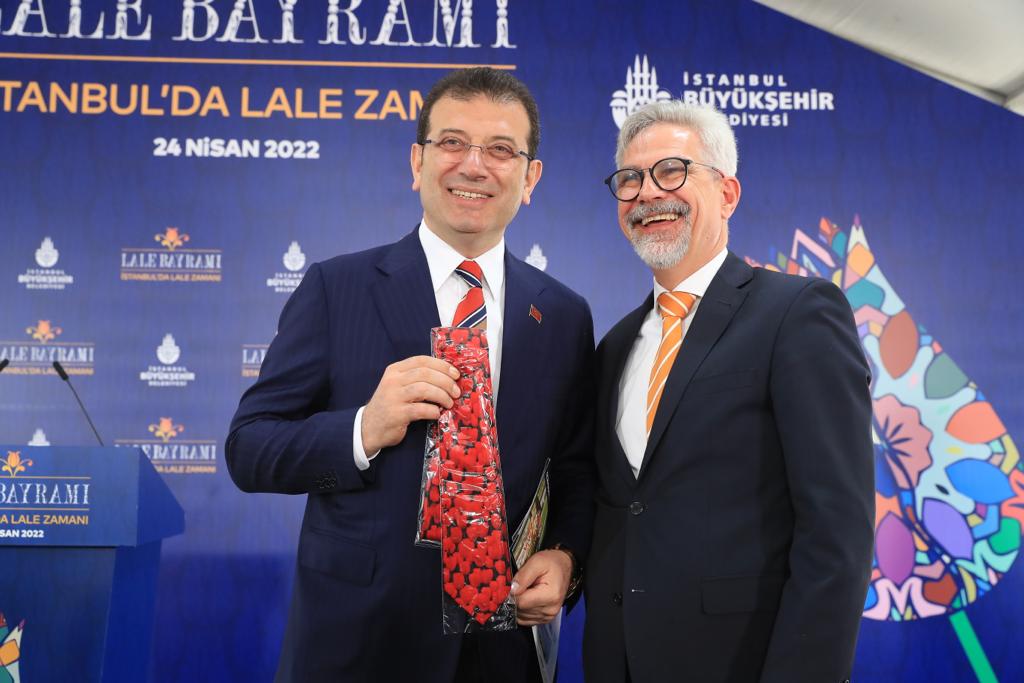 Farklı türden toplam 7,5 milyon çiçeği, İstanbullularla buluşturan ‘Lale Bayramı’ başladı.