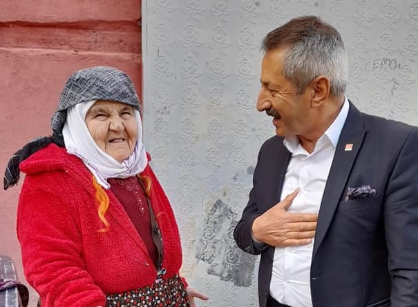 CHP’li Başkan Bozdemir halkın sorunlarını dinlemek için köy köy geziyor