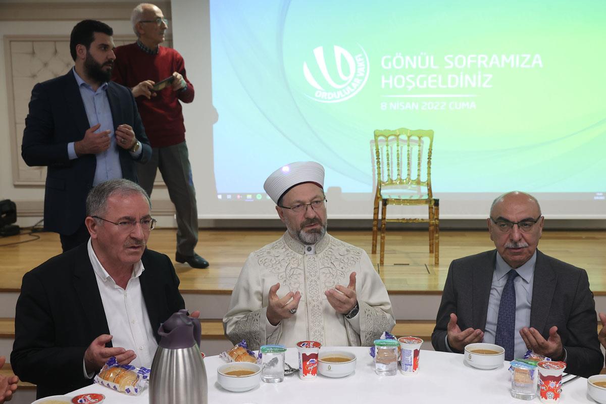 Başkan Erbaş, Ramazan ayındaki “Herkes ezan saatini bekliyor ve bir heyecan var.