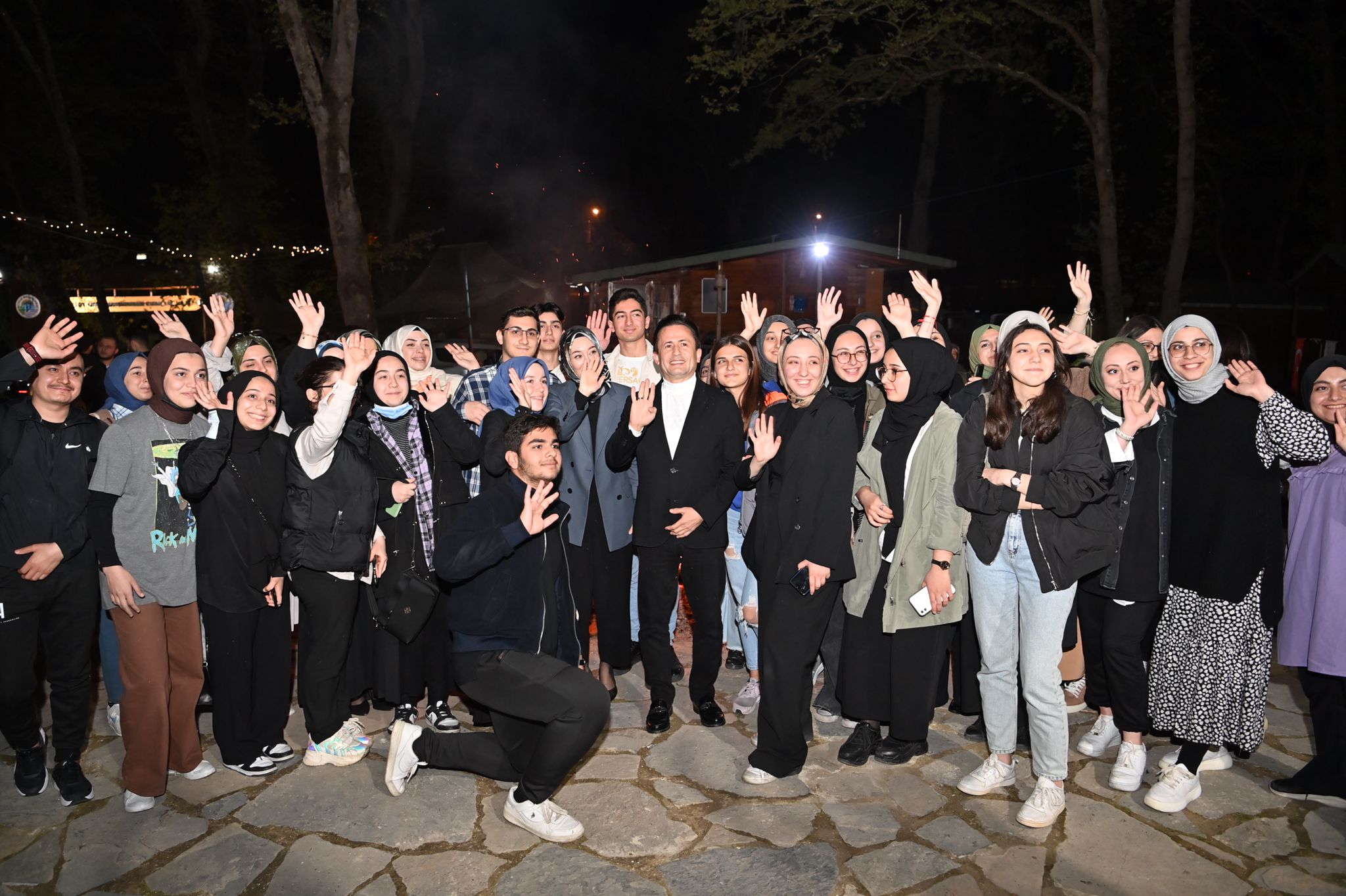 ÖĞRENCİLERLE İFTAR YAPAN BAŞKAN YAZICI, FİKRİM VAR DİYEN GENÇLERİ TEKNOLOJİ MERKEZİ’NE DAVET ETTİ