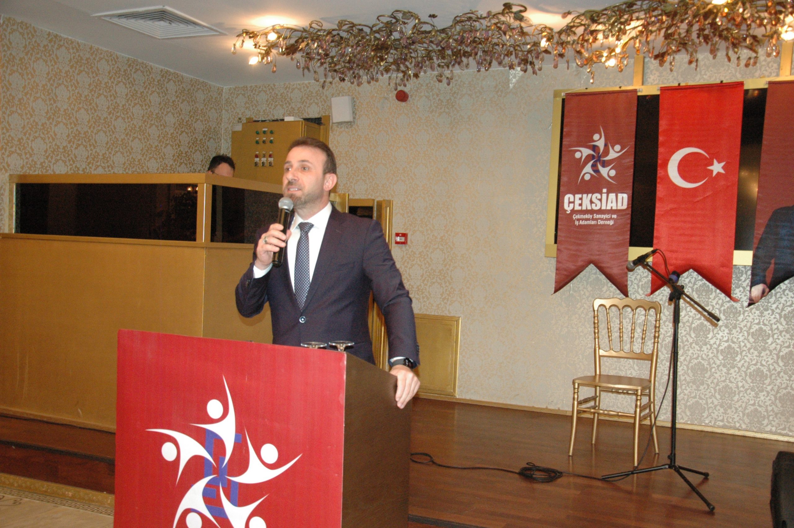 ÇEKSİAD AİLESİ İFTARDA DUALARLA ORUÇLARINI AÇTI