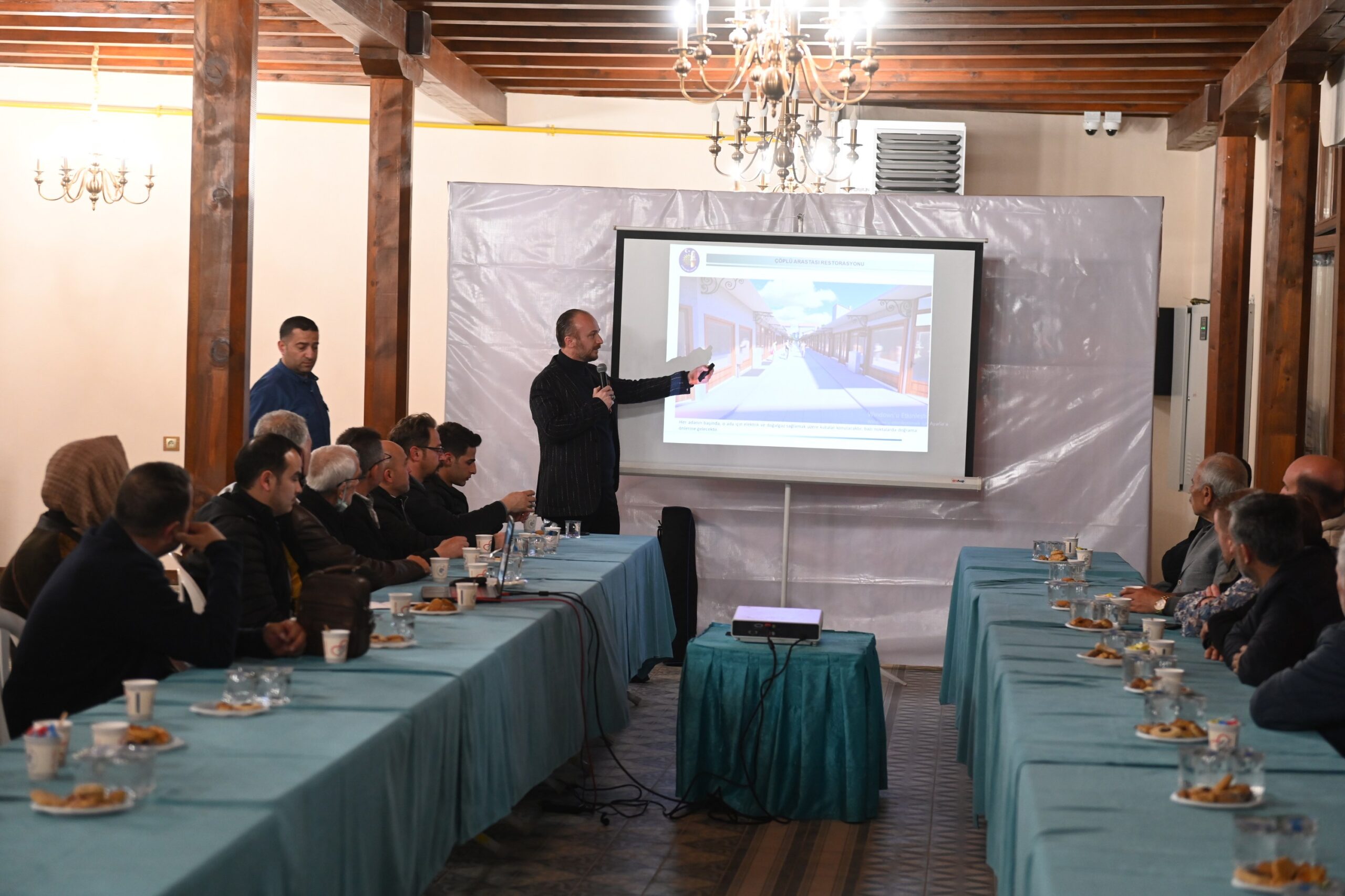 ARASTA ESNAFI İLE İSTİŞARE VE BİLGİLENDİRME TOPLANTISI YAPILDI