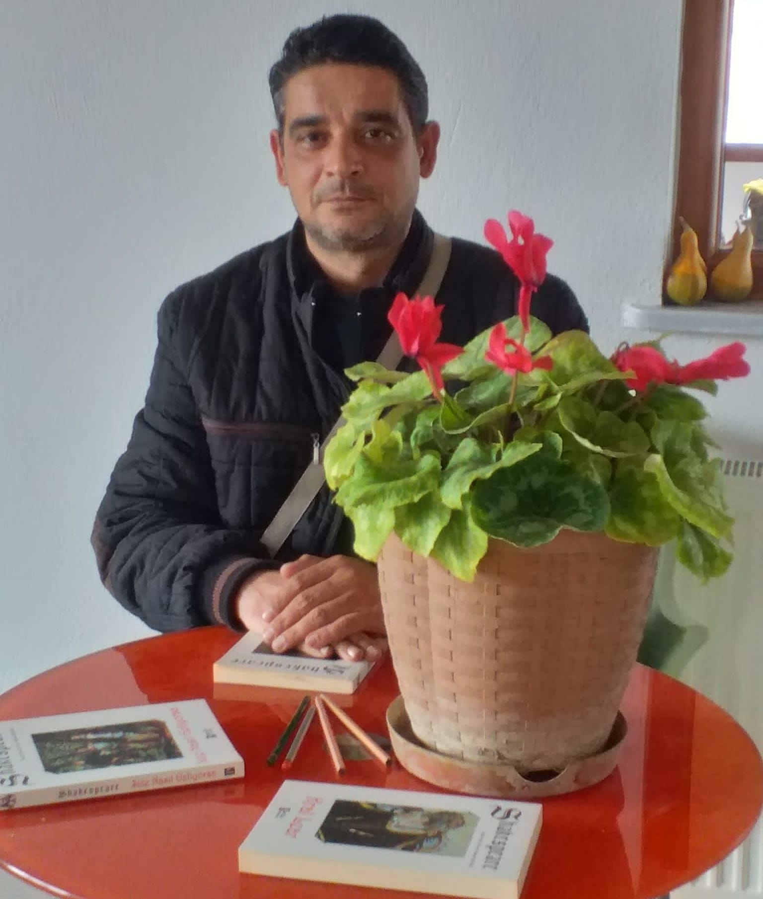 Etem Sevik’ten “Bahçeler”: İç Dünyaya Yolculuk