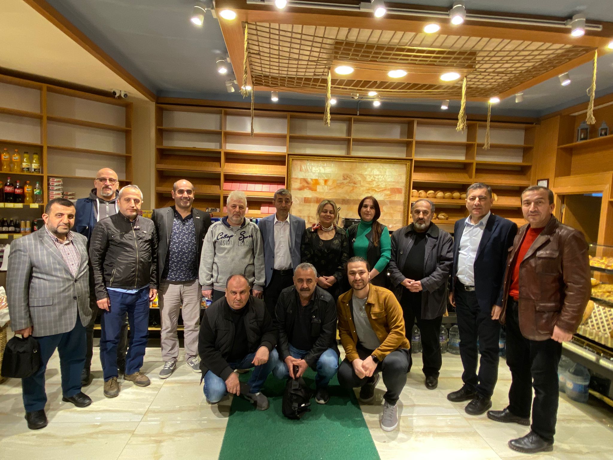 ŞAHESER UNLU MAMÜLLERİ İŞLETMECİLERİ ŞAHİN VE ESER YEREL BASINA İFTAR VERDİ