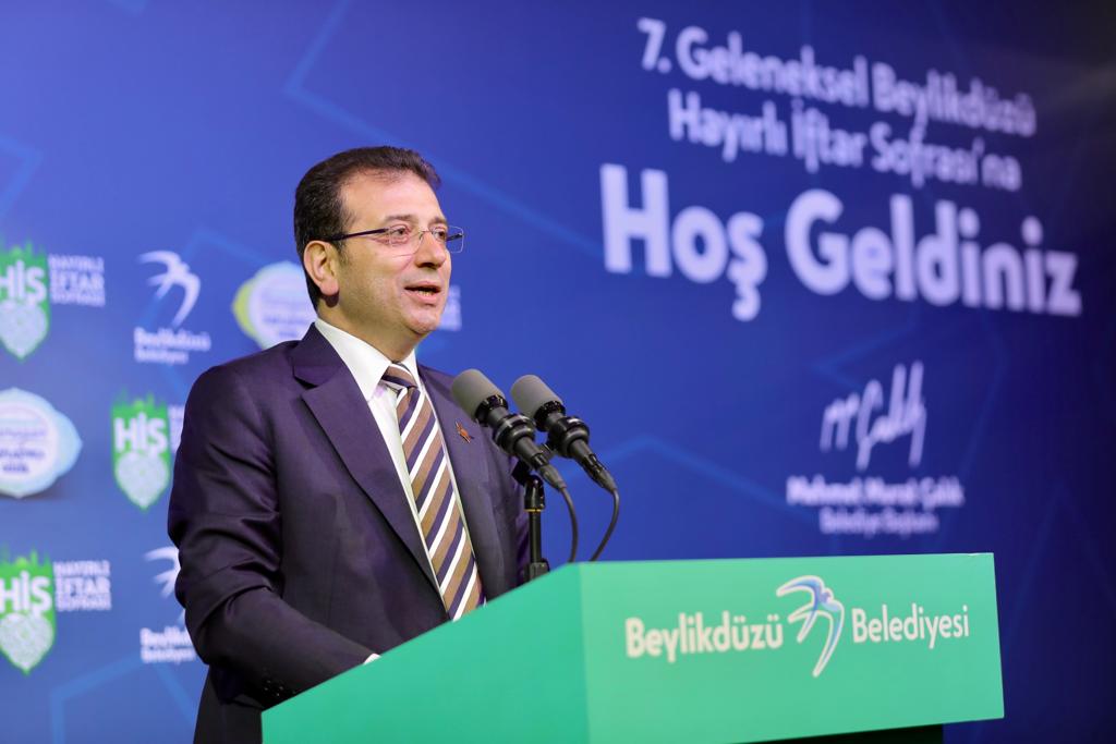 BAŞKAN İMAMOĞLU KADİR GECESİ’NDE 12 BİN KİŞİYLE BİRLİKTE ORUCUNU AÇTI