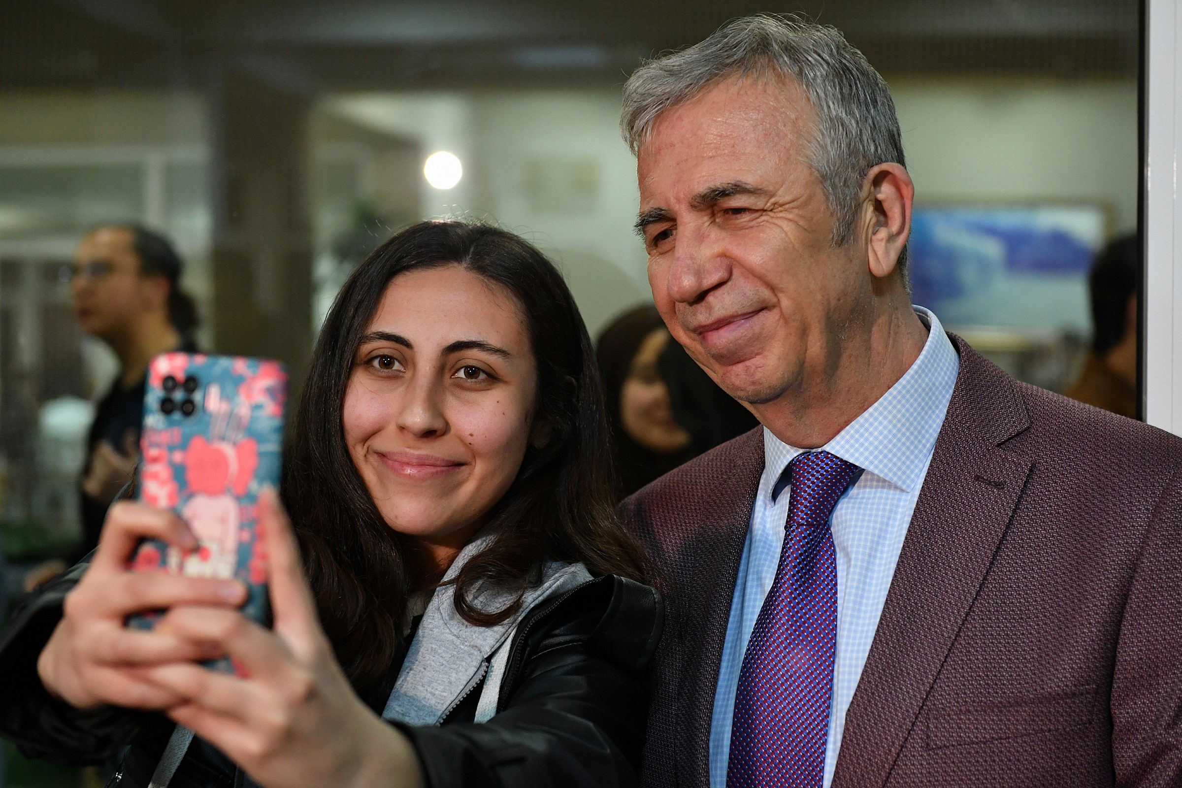 BAŞKAN MANSUR YAVAŞ İFTARINI ÜNİVERSİTE ÖĞRENCİLERİYLE YAPTI