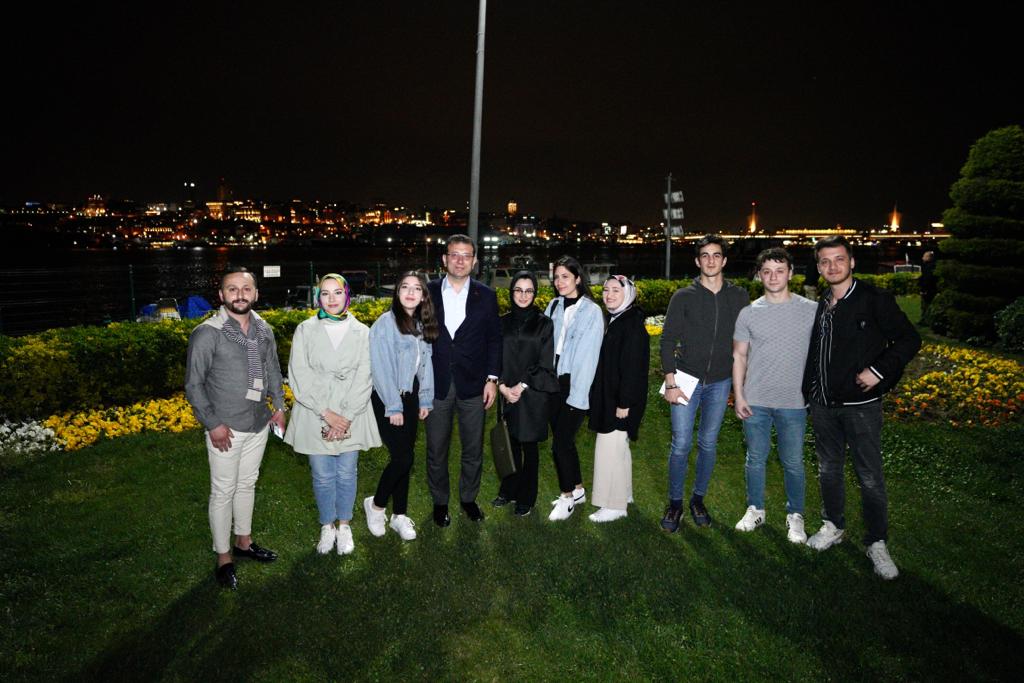 BAŞKAN İMAMOĞLU: GENÇLER, BÜYÜKLERİN ÖN YARGILARINI ZİHİNLERİNDEN SİLMİŞ