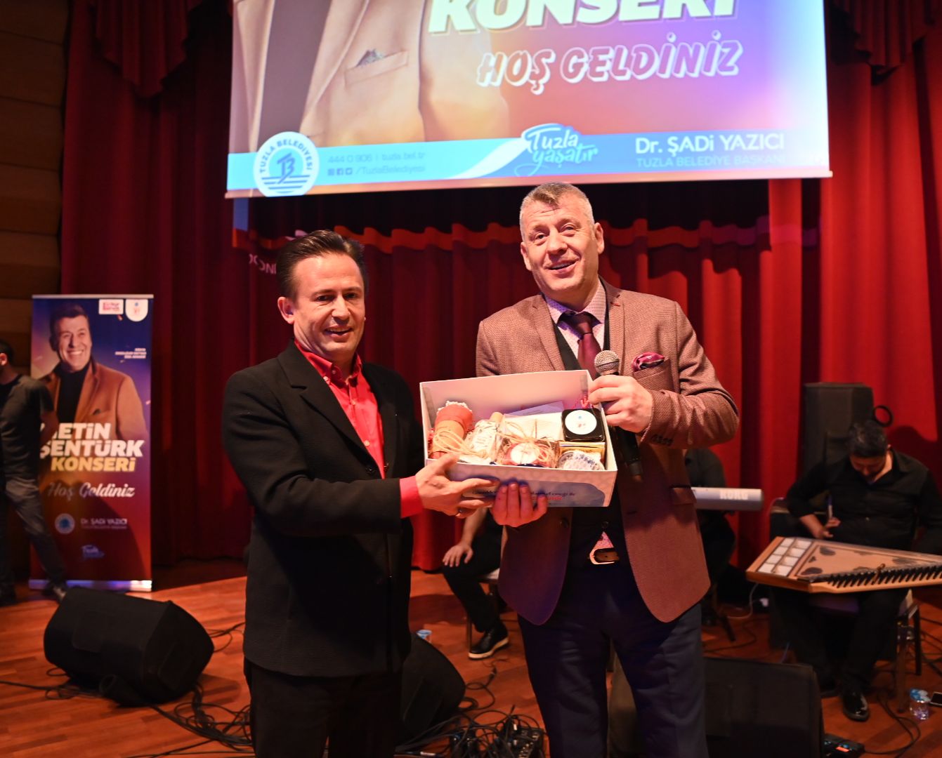 TUZLA’NIN ÖZEL ÇOCUKLARI İÇİN METİN ŞENTÜRK SAHNE ALDI