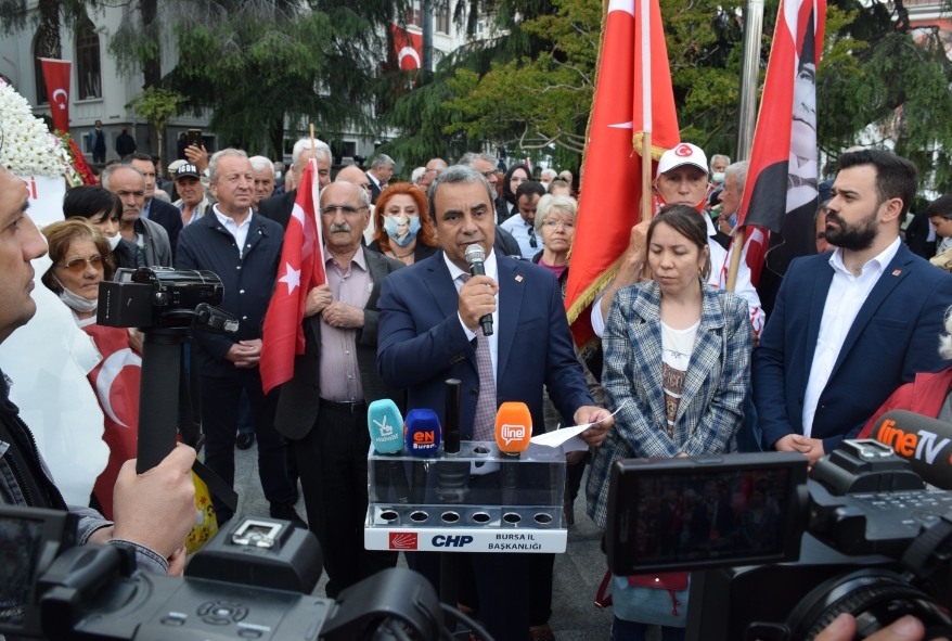 CHP Bursa il Başkanılığı Büyük Önder Atatürk’ün manevi huzuruna çıktı