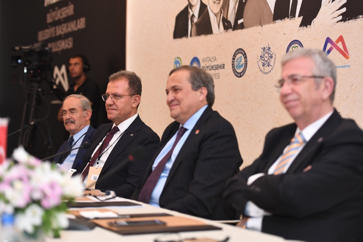 CHP’li Belediye Başkanları Mersin’de buluştu Başkan Böcek “Birlik, beraberliğimiz devam edecek”