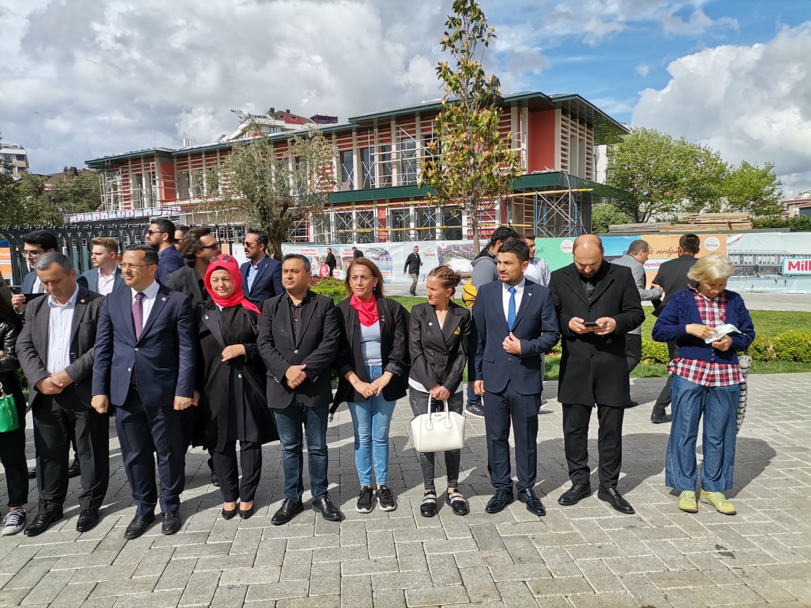 TDP Ümraniye ilçe Başkanlığı tarafından,19 Mayıs çelenk sunma töreni düzenlendi