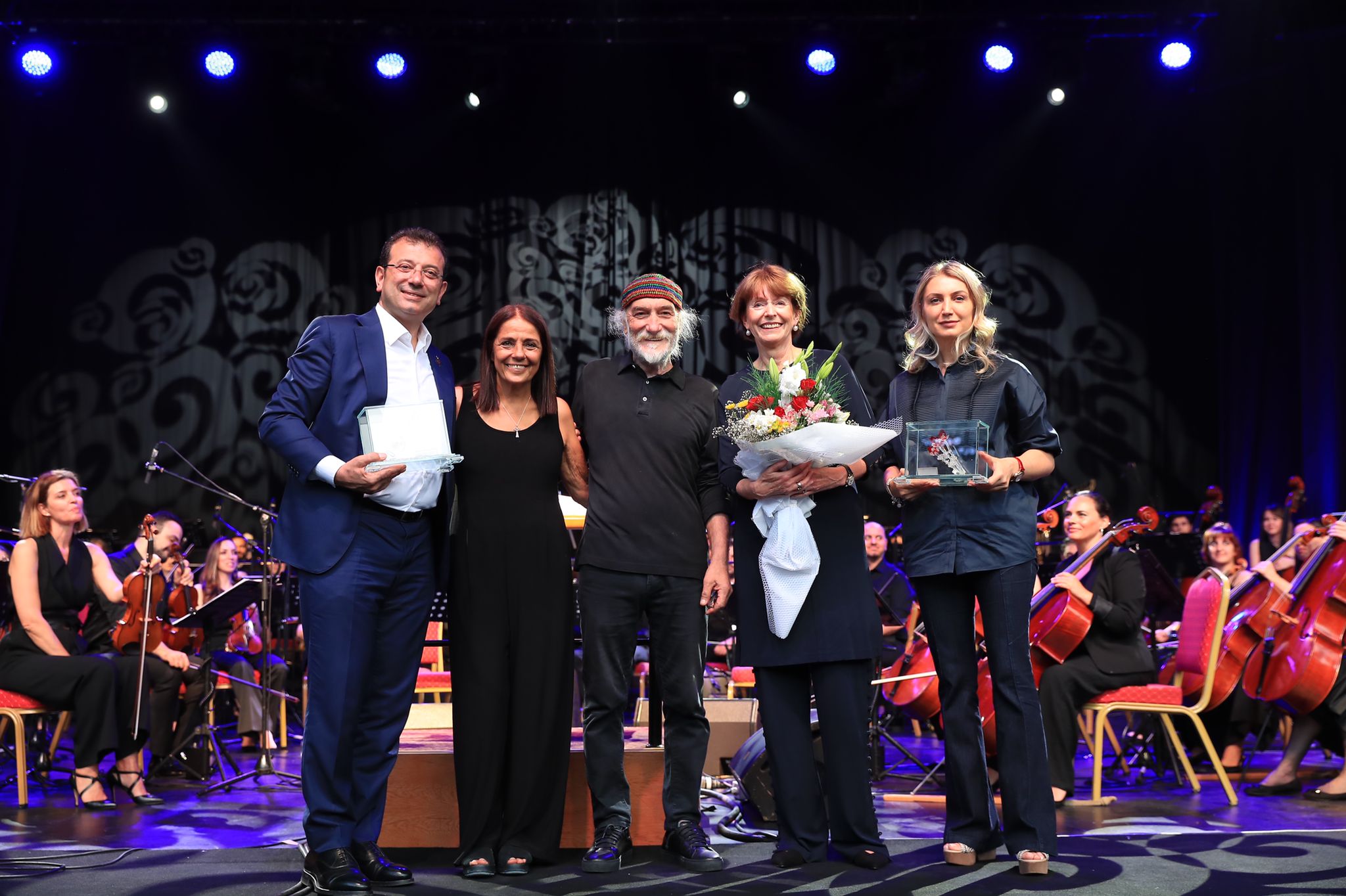 BAŞKAN İMAMOĞLU: SESİMİZ, SAVAŞ İSTEYENLERİN SESİNİ BASTIRSIN