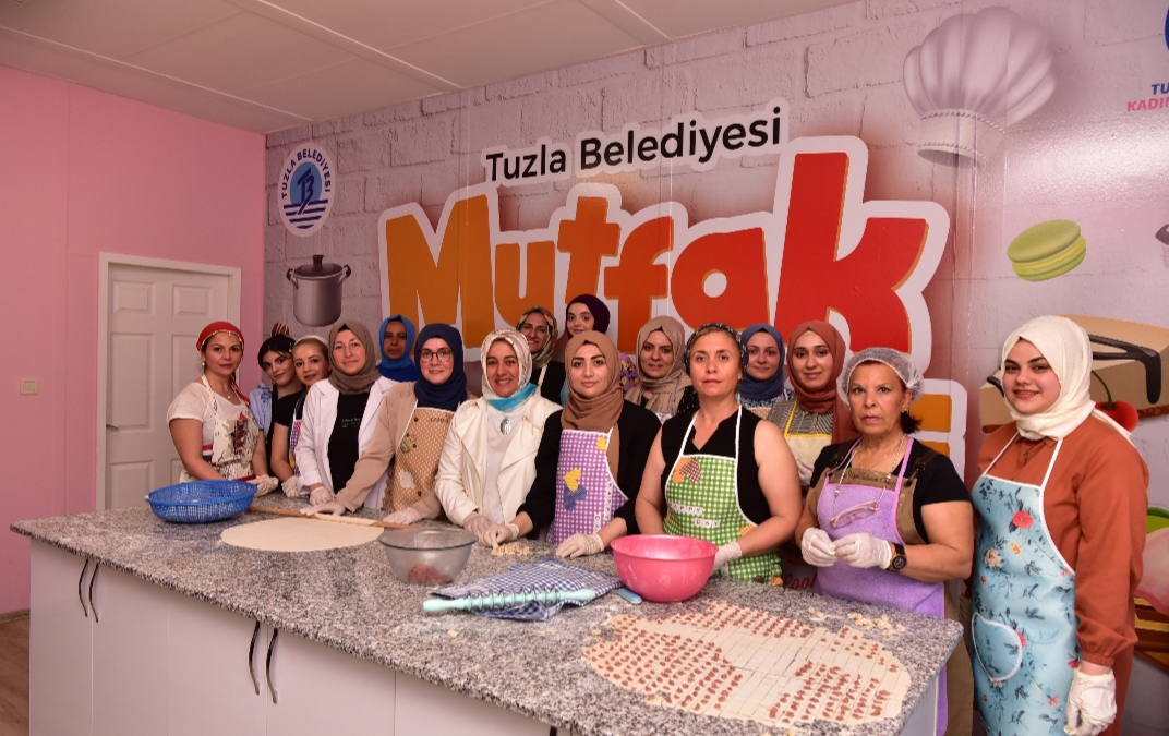 TUZLA BELEDİYESİ MUTFAK AKADEMİSİ ÖĞRENCİLERİ TÜRK MUTFAĞI HAFTASI ETKİNLİĞİ DÜZENLEDİ