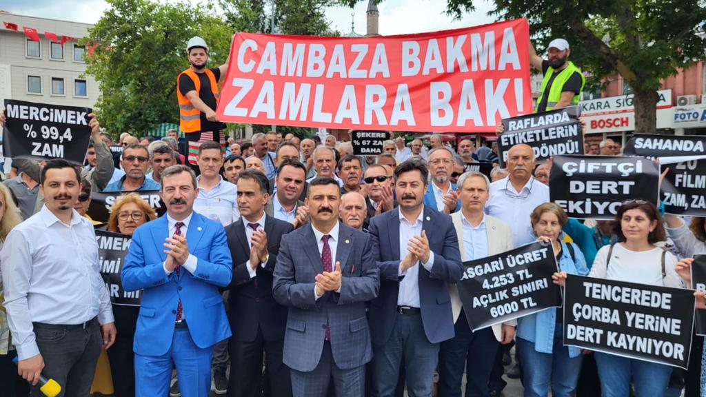 İYİ Parti’den, “Tahta bacaklı hayat pahalılığı protestosu “Cambaza bakma zamlara bak!”
