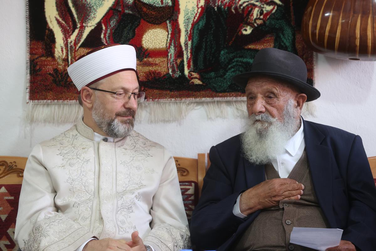 Diyanet İşleri Başkanı Prof. Dr. Ali Erbaş, Hacı Bektaş-ı Veli Kültürünü Yayma ve Yardımlaşma Derneği Cemevi’ni ziyaret etti.