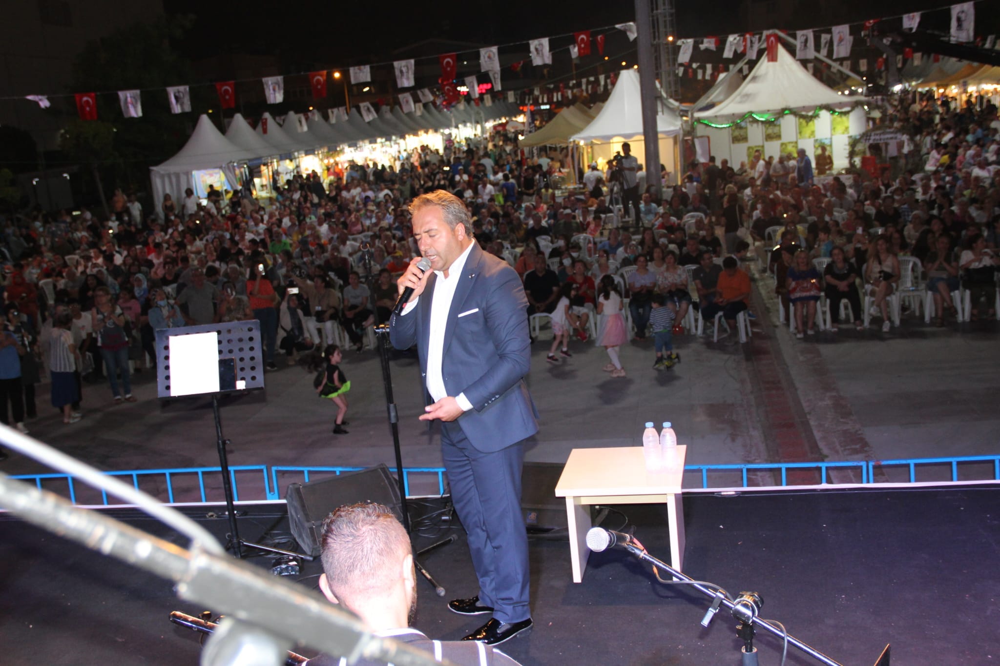 Antalya’da Türk Halk Müziği Sanatçısı, Ali Gündüz fırtınası esti