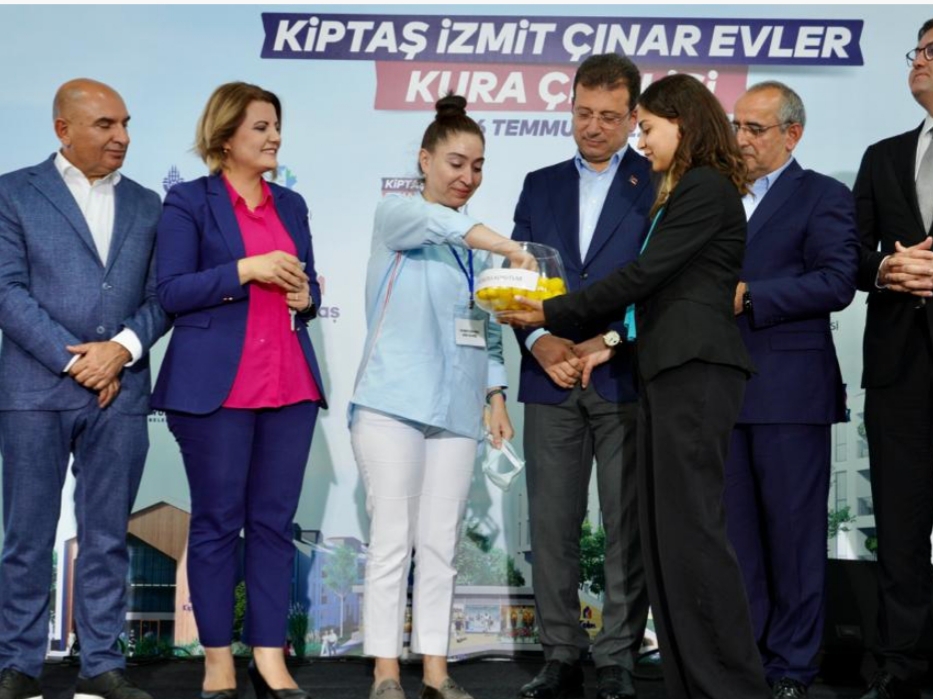 İZMİT ÇINAR EVLERİ, SAHİPLERİNE KAVUŞTU