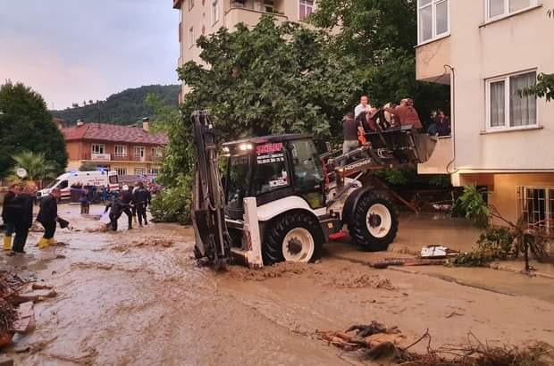 Zile Belediyesi sel felaketinin yaralarını sarmak için orta Karadeniz’de