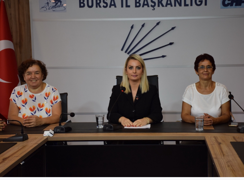 CHP’Lİ KADINLARDAN NET MESAJ: ‘VAZGEÇMİYORUZ’