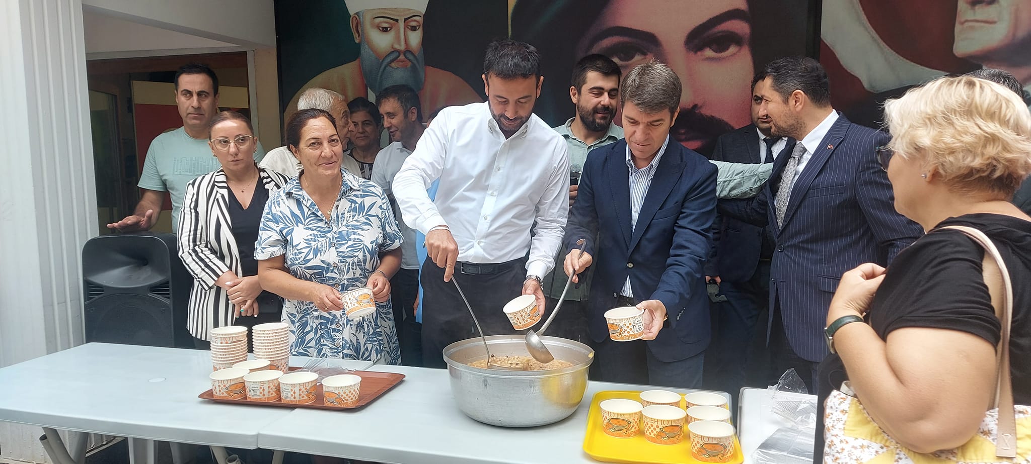 Beşiktaş Cemevi’nde geleneksel aşure lokması pay edildi