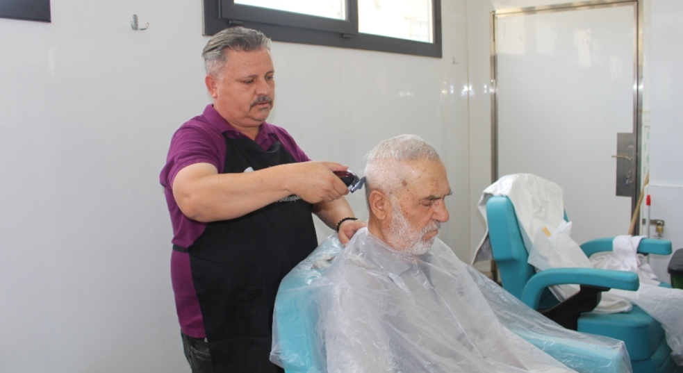 CHP’li Büyükşehir Belediye Başkanı Böcek’in Mobil Kuaför Tırı Yaylalarda