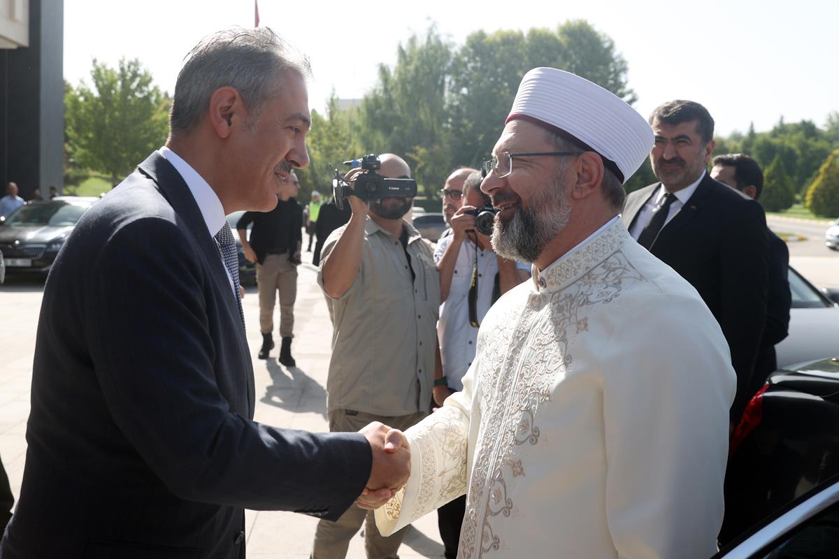 Diyanet İşleri Başkanı Prf. Dr. Ali Erbaş, Zaten Peygamber Efendimiz; ‘Din samimiyettir.’ buyuruyor.