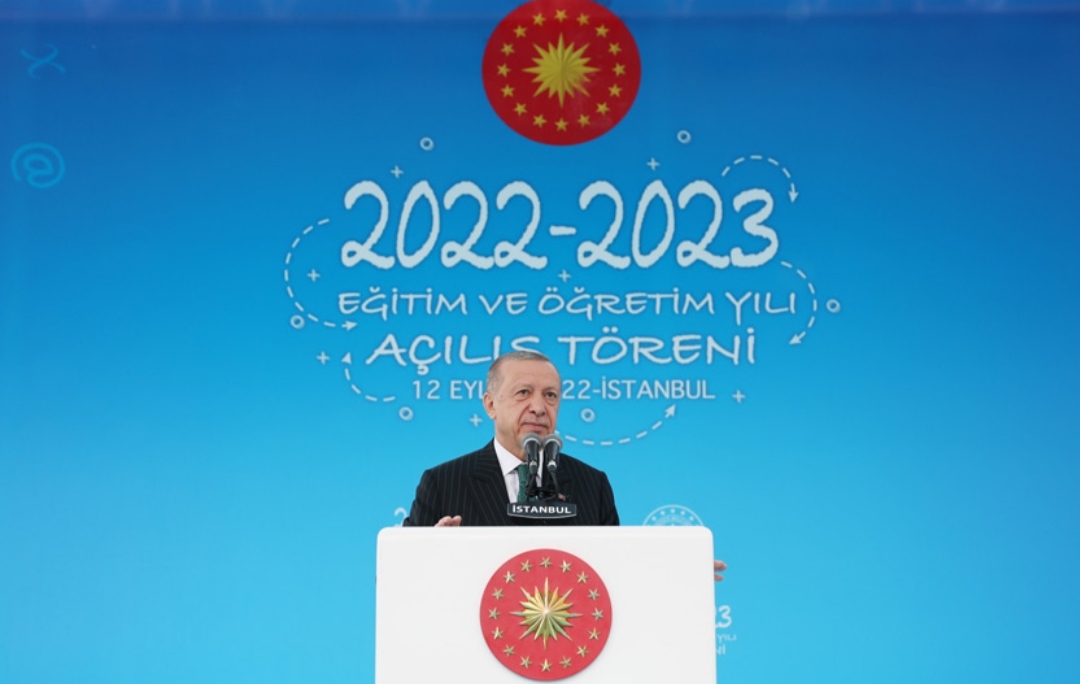 “Başkan Erdoğan, Türk Halkının Yeni Yılını Kutladı ve 2024 Vizyonunu Paylaştı”