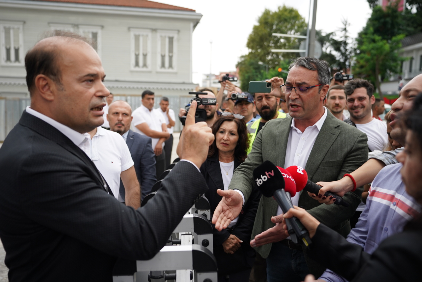 İBB YETKİLİLERİ FEHİME SULTAN VE HATİCE SULTAN YALILARINA YİNE ALINMADI