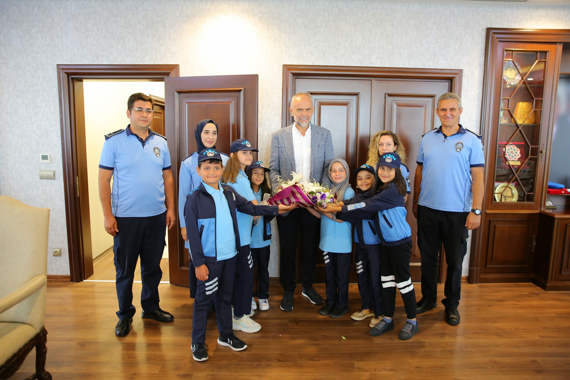 MİNİK ZABITALAR ESNAF ZİYARETİNE ÇIKTI