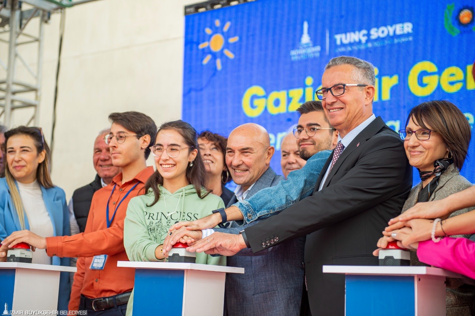 Başkan Soyer “Gençliğe hizmet geleceğe ve bağımsızlığımıza hizmettir”