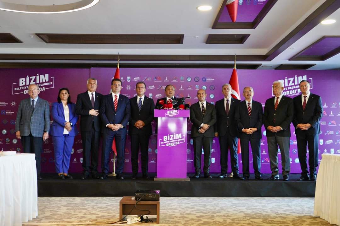 CHP’Lİ 11 BÜYÜKŞEHİR BELEDİYE BAŞKANI ORTAK BASIN AÇIKLAMASI YAPTI