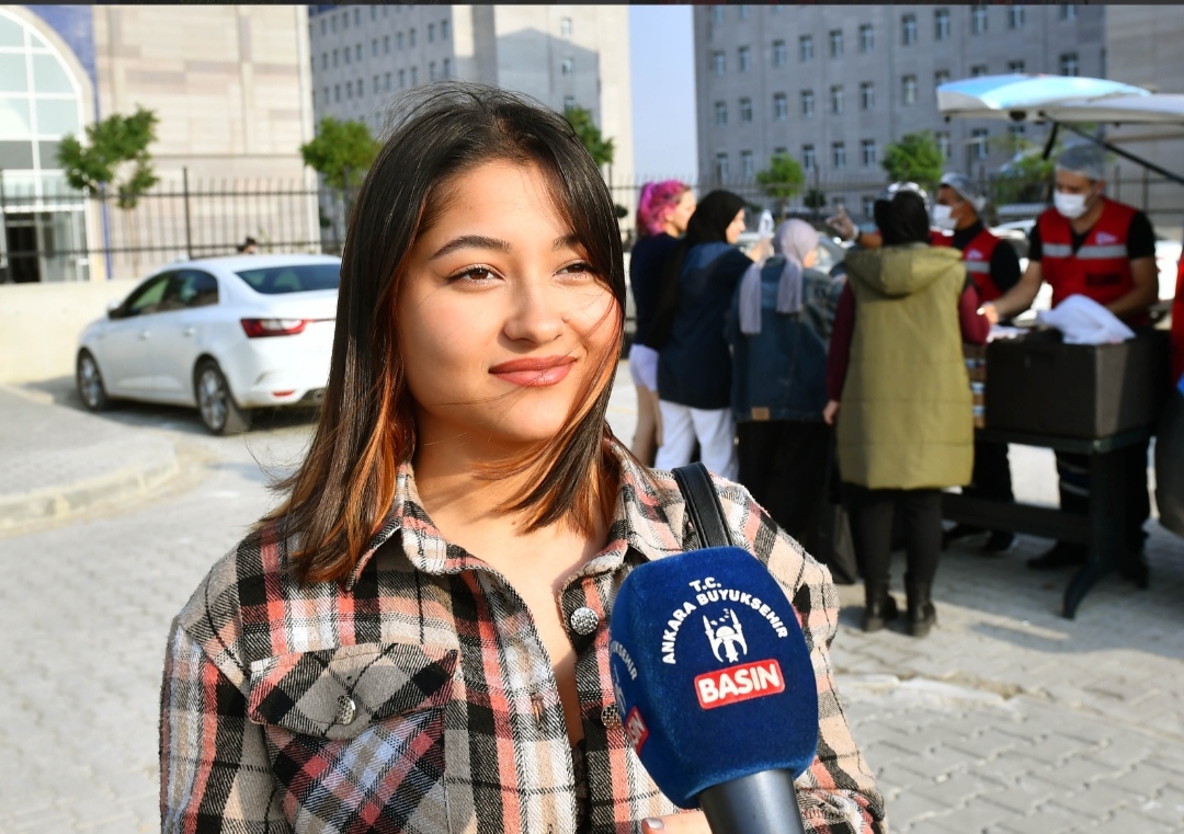 ÖĞRENCİLERDEN MANSUR YAVAŞ’A TEŞEKKÜR : ÜNİVERSİTELERDE ÜCRETSİZ 4 ÇEŞİT SICAK YEMEK İKRAMI