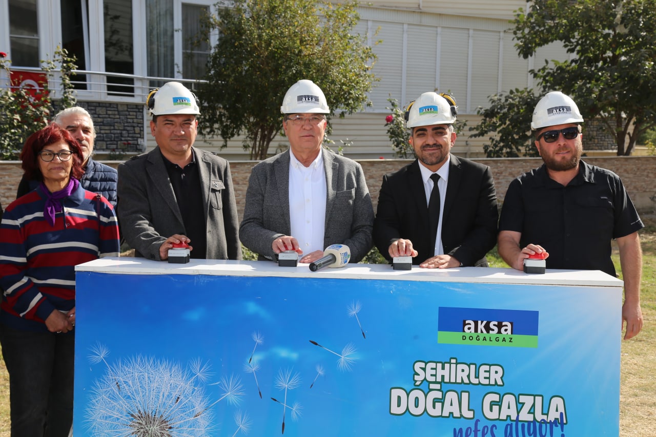 Edremit Altınkum ve İkizçay’a ilk doğalgaz verildi