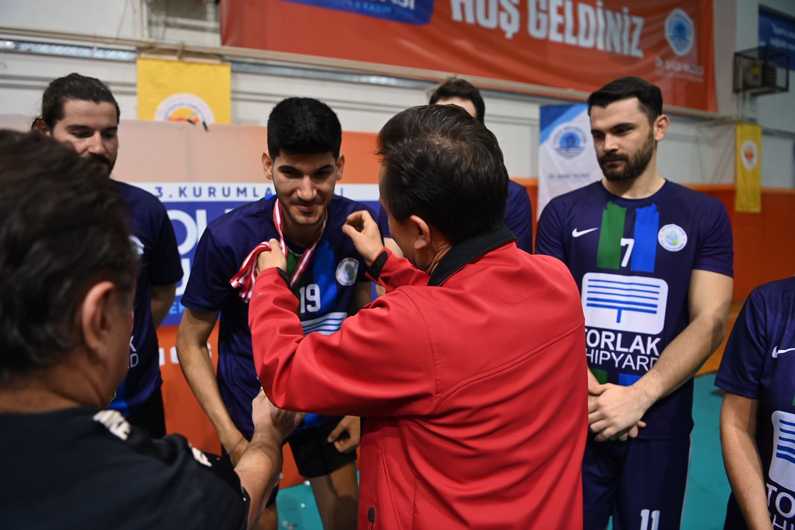 TUZLA’DA KURUMLAR ARASI VOLEYBOL TURNUVASI TAMAMLANDI