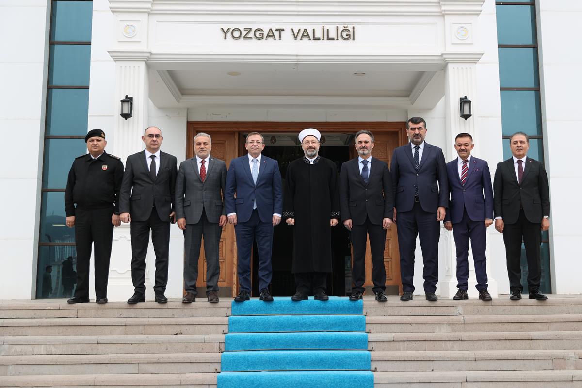 Diyanet İşleri Başkanı Prof. Dr. Ali Erbaş, “İl Buluşmaları” kapsamında geldiği Yozgat’ta Valiliği ziyaret etti