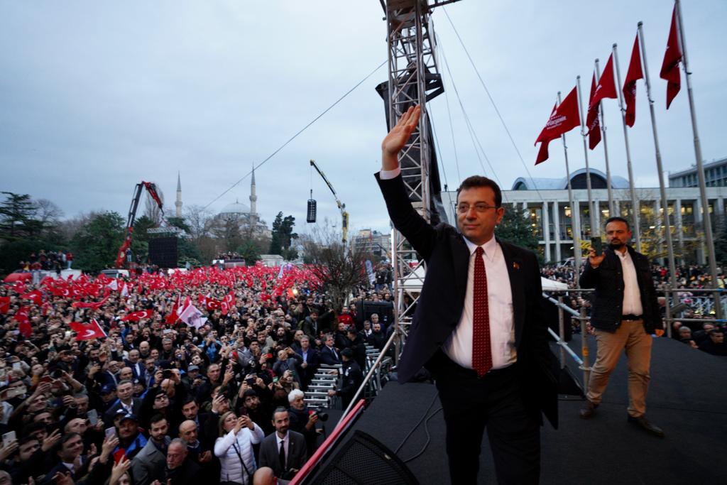 ALTILI MASA, EN GÖRKEMLİ BULUŞMASINI SARAÇHANE’DE YAPTI