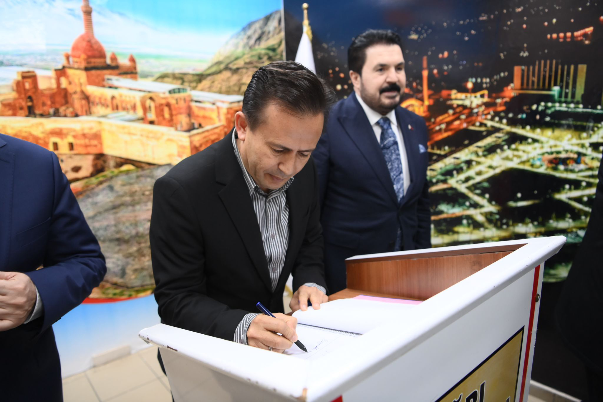 Tuzla Belediye Başkan’ı Şadi Yazıcı, Ağrı Belediye Başkan’ı Savcı Sayan ve Ağrı Valisi Osman Varol’u ziyaret etti