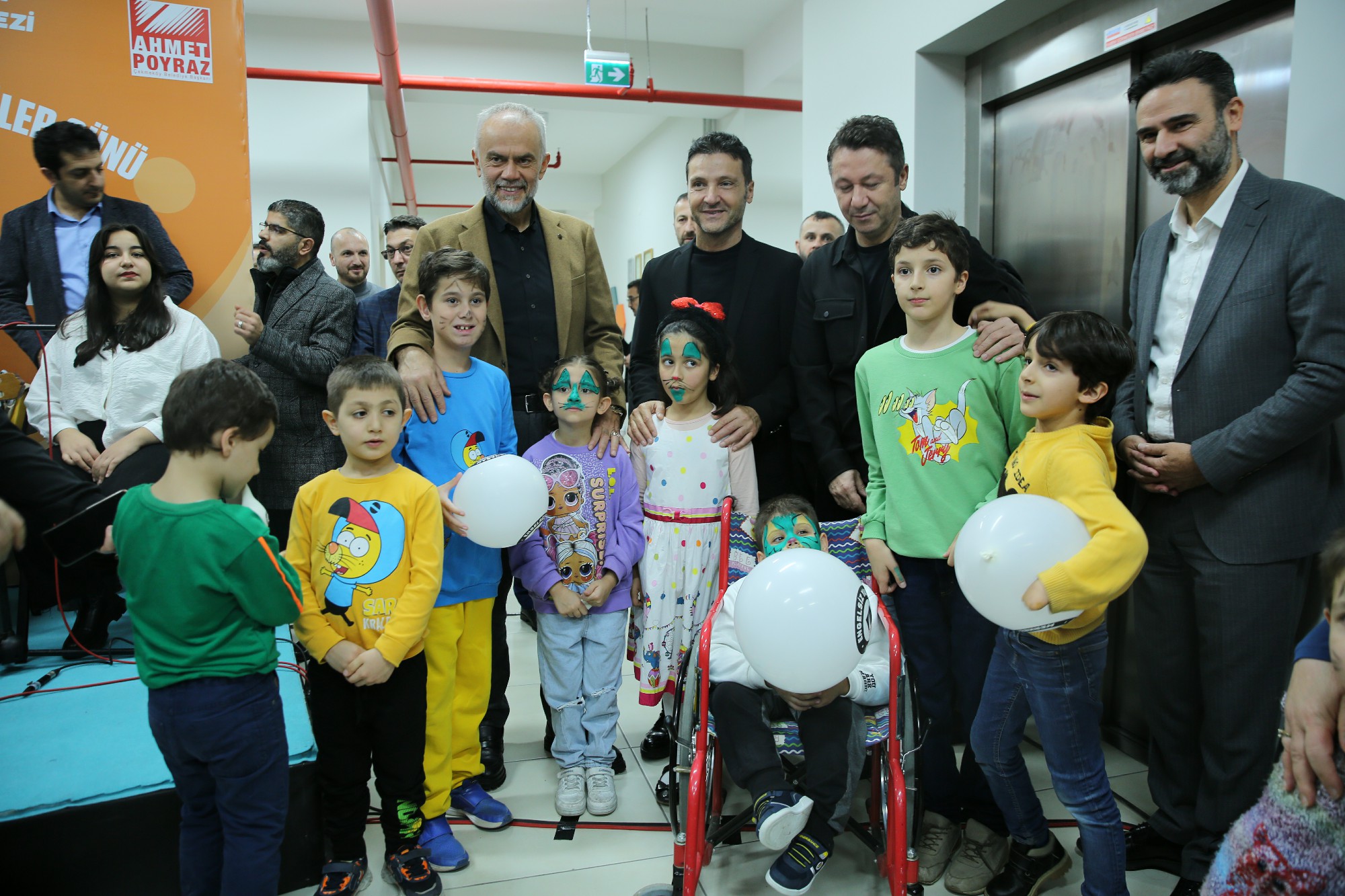 ÇEKMEKÖY”DE SİNAN ÖZEN VE BAHA, ÖZEL ÇOCUKLARLA BULUŞTU