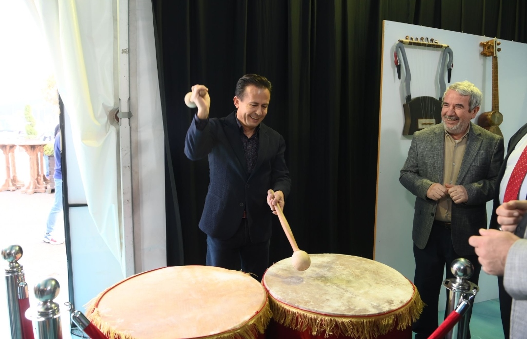 TÜRK DÜNYASI’NIN GELENEKSEL HALK ÇALGILARI TUZLA’DA SERGİLENİYOR