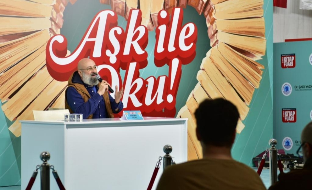 GAZETECİ HİKMET GENÇ, “RECEP TAYYİP ERDOĞAN İNSANLARA GENETİK KODLARINI HATIRLATIYOR”