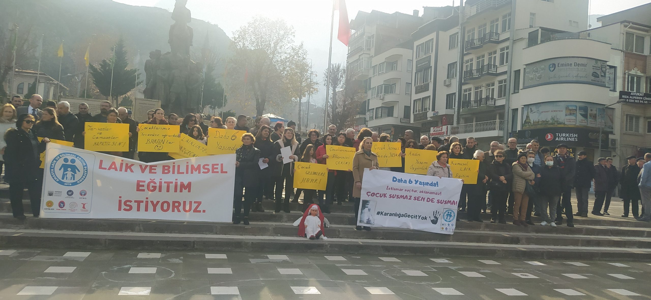 Amasyalılar İsmailağa Cemaati’ne karşı tepki yürüyüşü gerçekleştirdi