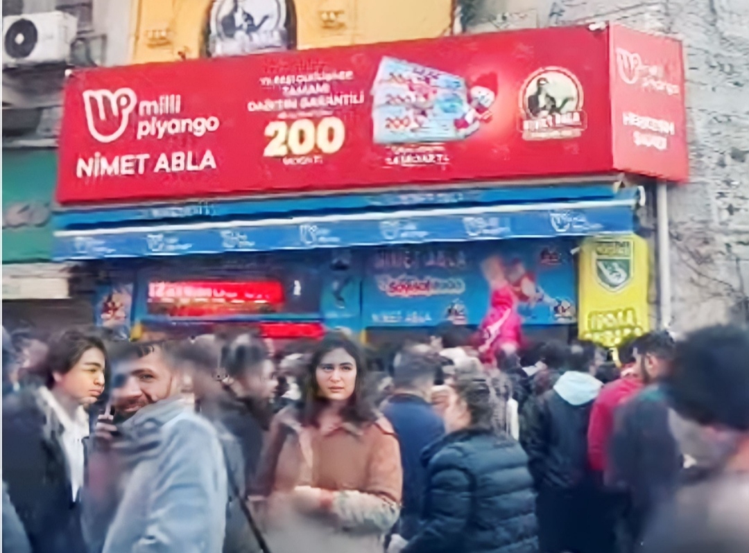 İstanbul Nimet abla bilet bayisi önünde vatandaş, Umut arayışında