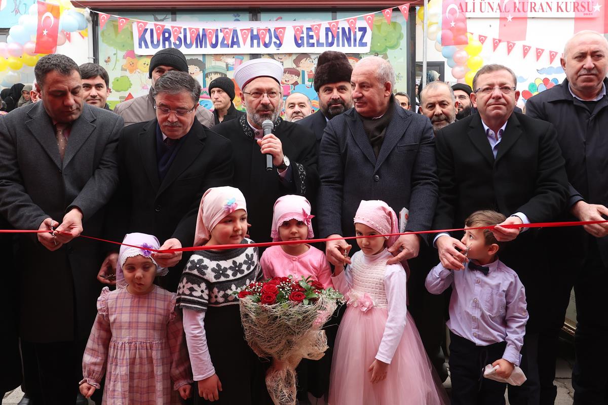Prof. Dr. Ali Erbaş, “Birbirini seven gençler yetiştirdiğimiz zaman daha huzurlu bir toplum olacağız”