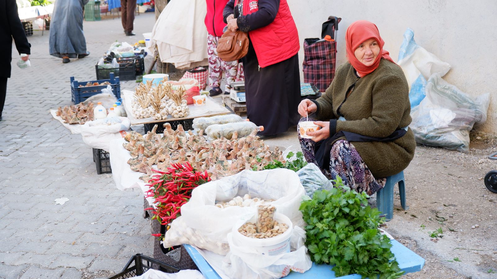 Susurluklu Kadınların Ömür Üreten Kadınlar Gelişim Atölyelerinde Yeni Yıl Hazırlıkları Başladı”