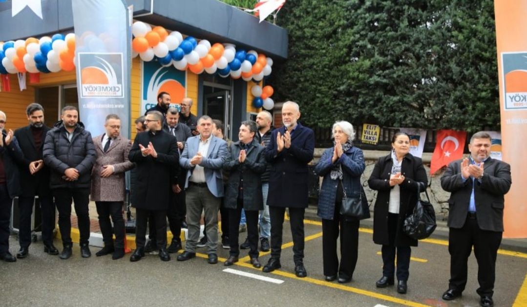 ÇEKMEKÖY DE  İKİ YENİ TAKSİ DURAĞI TÖRENLE HİZMETE AÇILDI