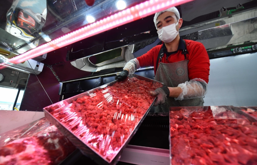 ANKARA’DA MOBİL MARKETLERDE UYGUN FİYATLI KIRMIZI VE BEYAZ ET SATIŞI BAŞLIYOR