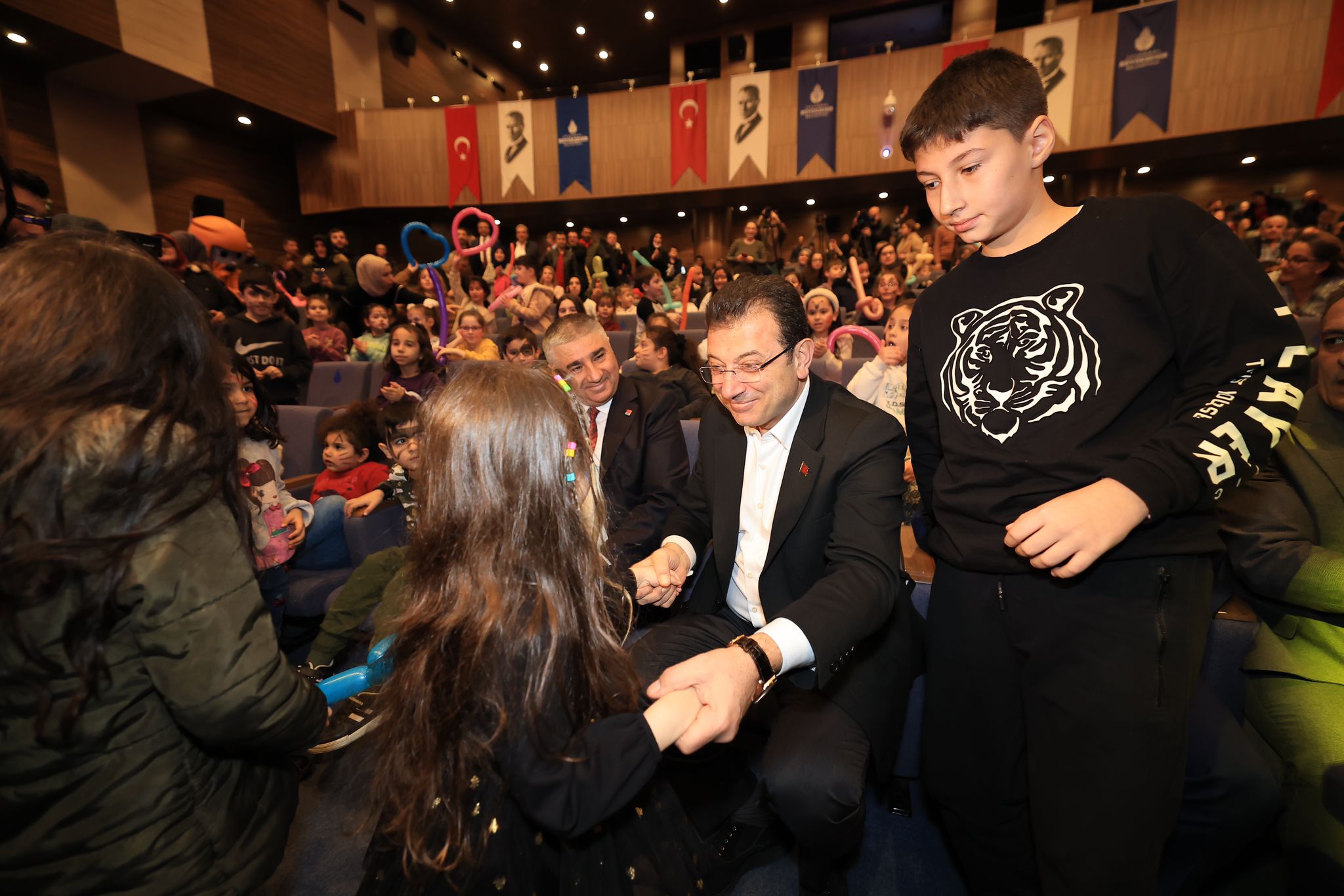 BAŞKAN İMAMOĞLU: “TÜM DÜNYA ÇOCUKLARI MUTLU OLSUN İSTİYORUZ”