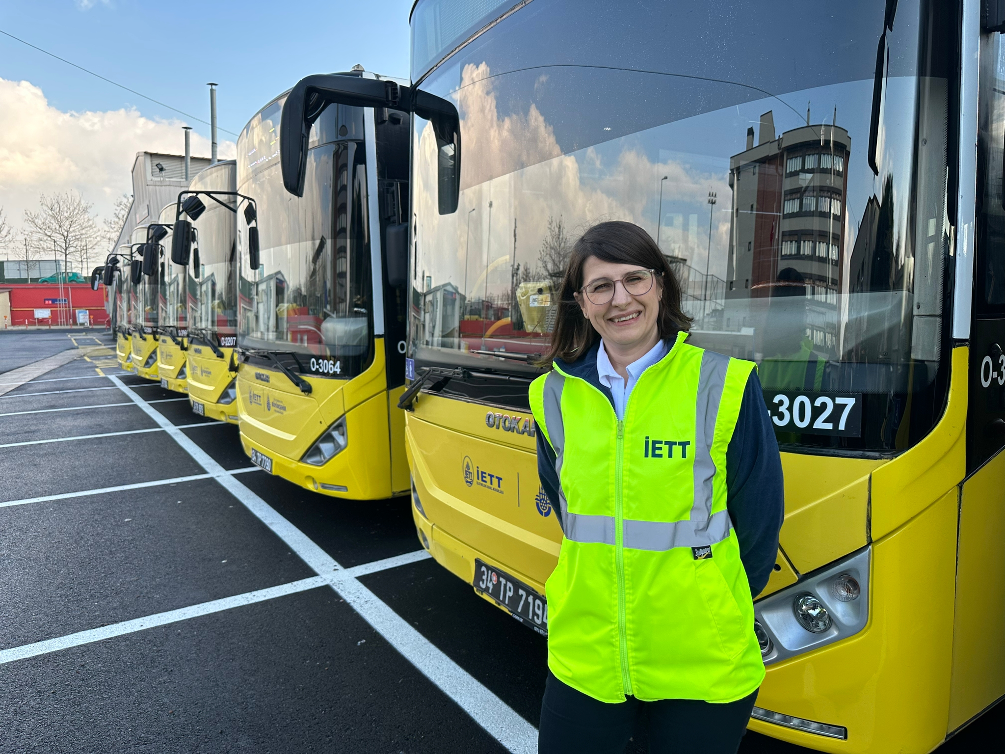 İSTANBUL BÜYÜKŞEHİR BELEDİYESİ TARİHİNDE BİR İLK: KADIN GARAJ AMİRİ GÖREVE BAŞLADI