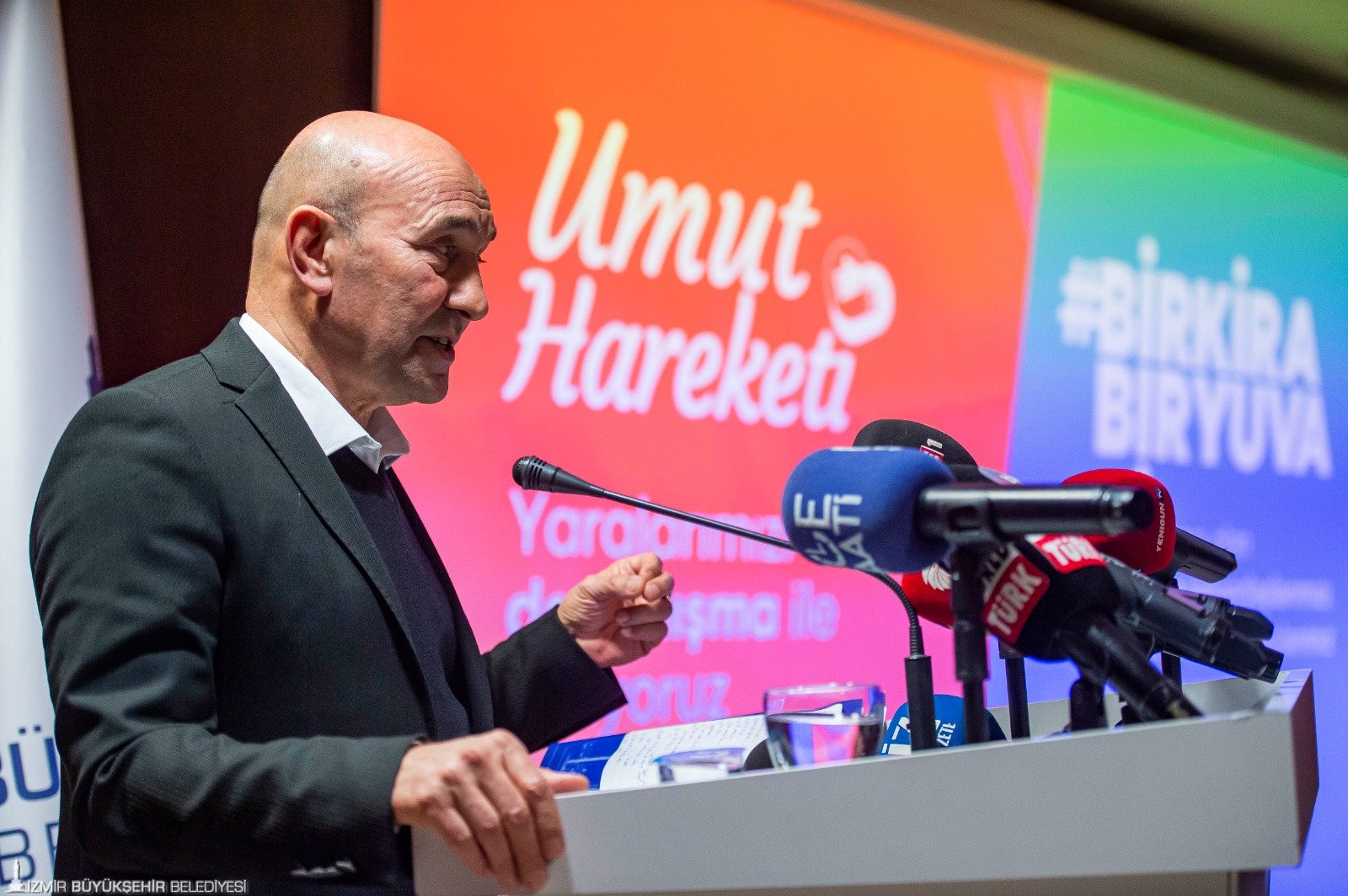 Başkan Soyer, İzmir Büyükşehir Belediyesi’nin tüm dinamiklerini seferber ettik deprem bölgesine